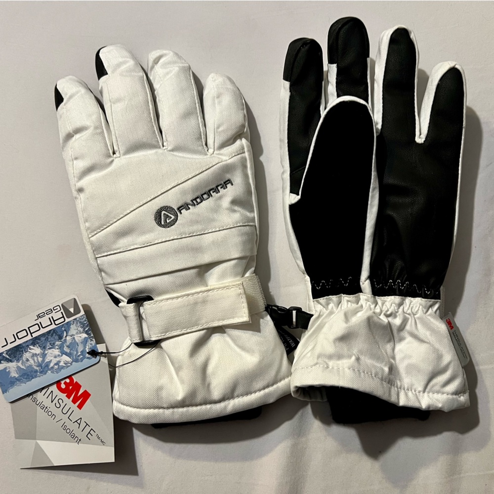 Andorra Gear gloves for cold winter sports!! Perfect for a trip to the slopes.